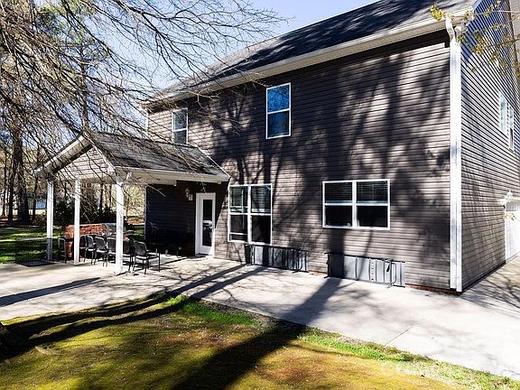 5th image of 402 Spring Lake Dr