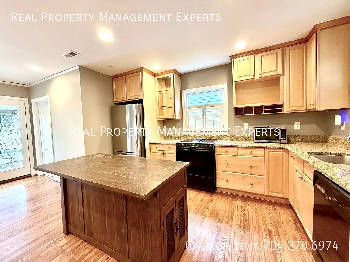 Beautiful 3BR/1BA home in Charlotte! — Photo 2