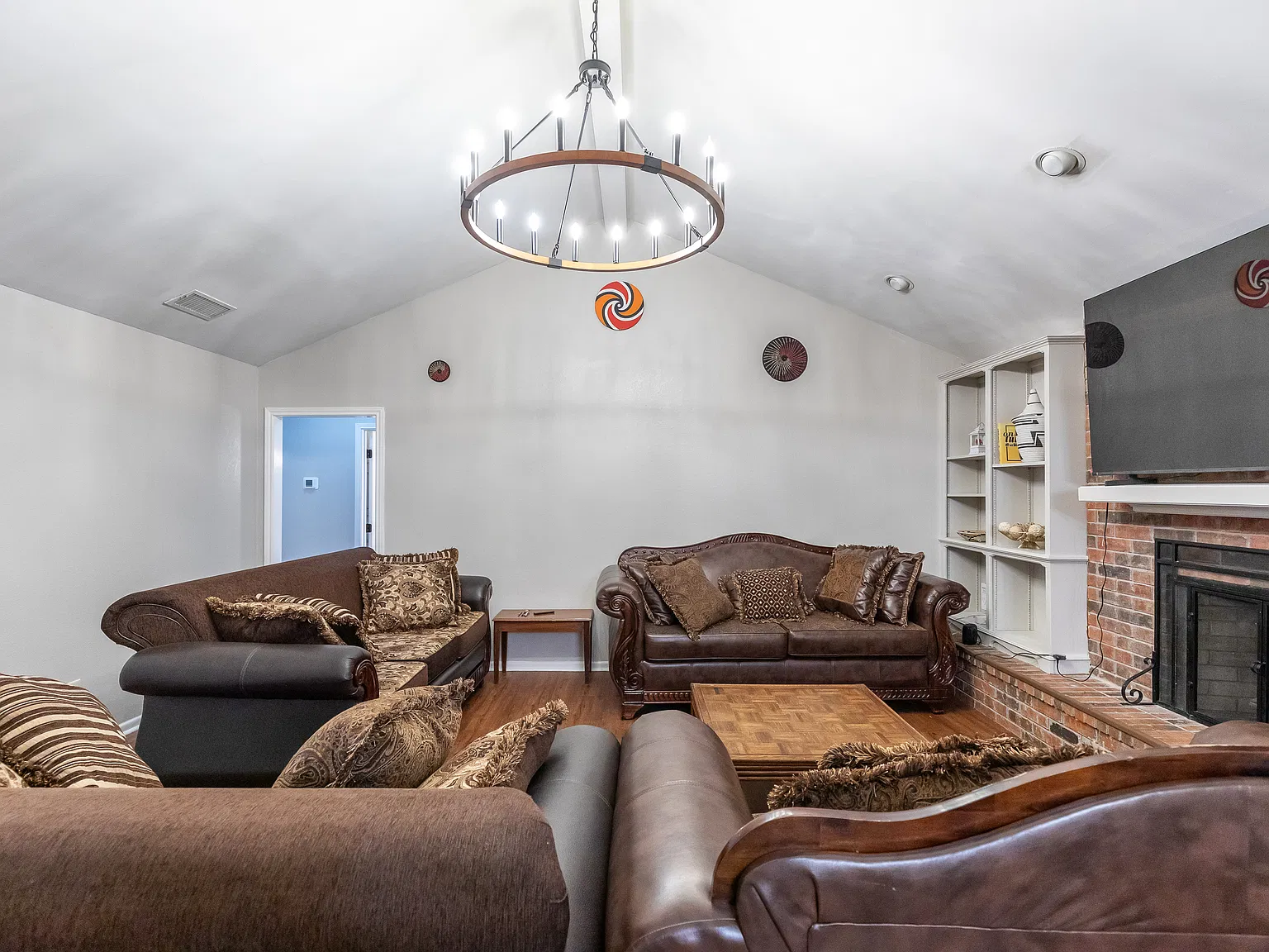 4 bed, 2044 sqft, $5,500 — Photo 4
