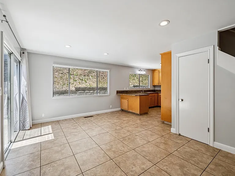 486 Butterfield Pl — Photo 3