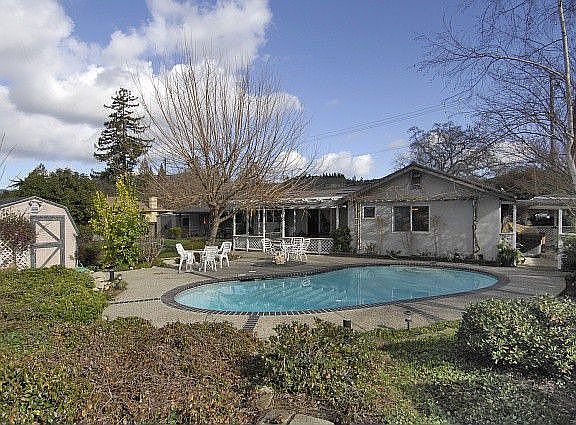 Huge yard with pool and spa