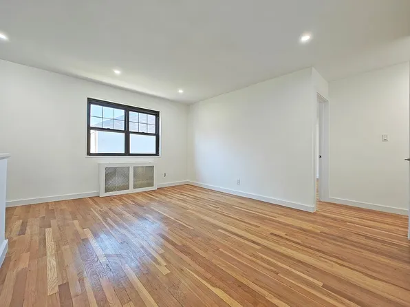 67-75 136th St Unit B, Flushing, NY 11367