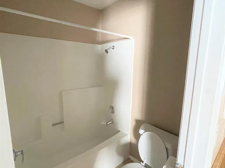 1110 W Blaine St #204 — Photo 9