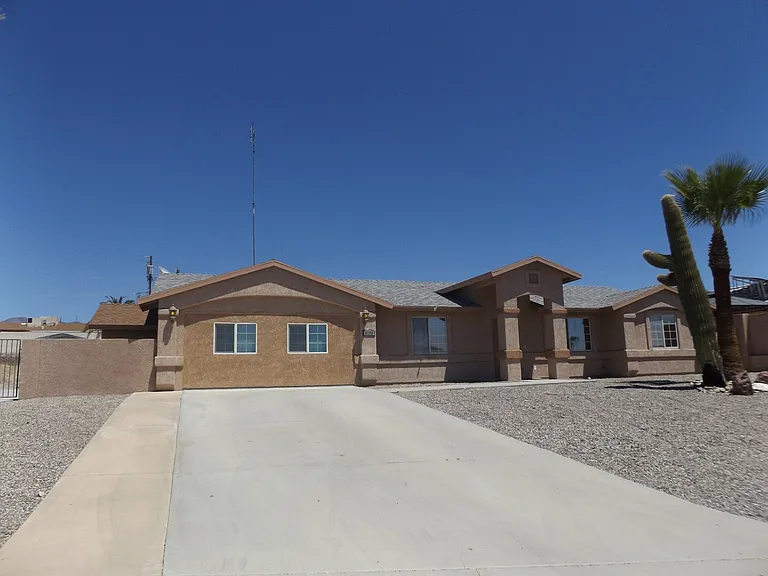 3233 Iroquois Ct — Photo 2