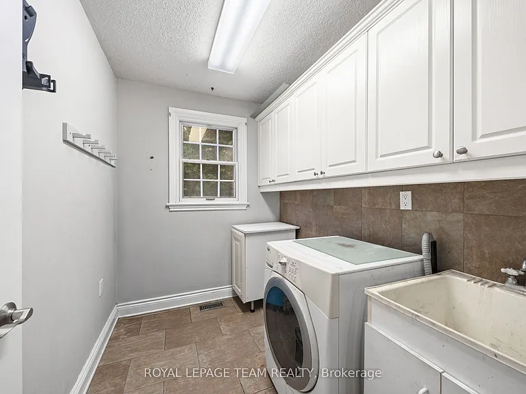 3162 Woodroffe Ave — Photo 19