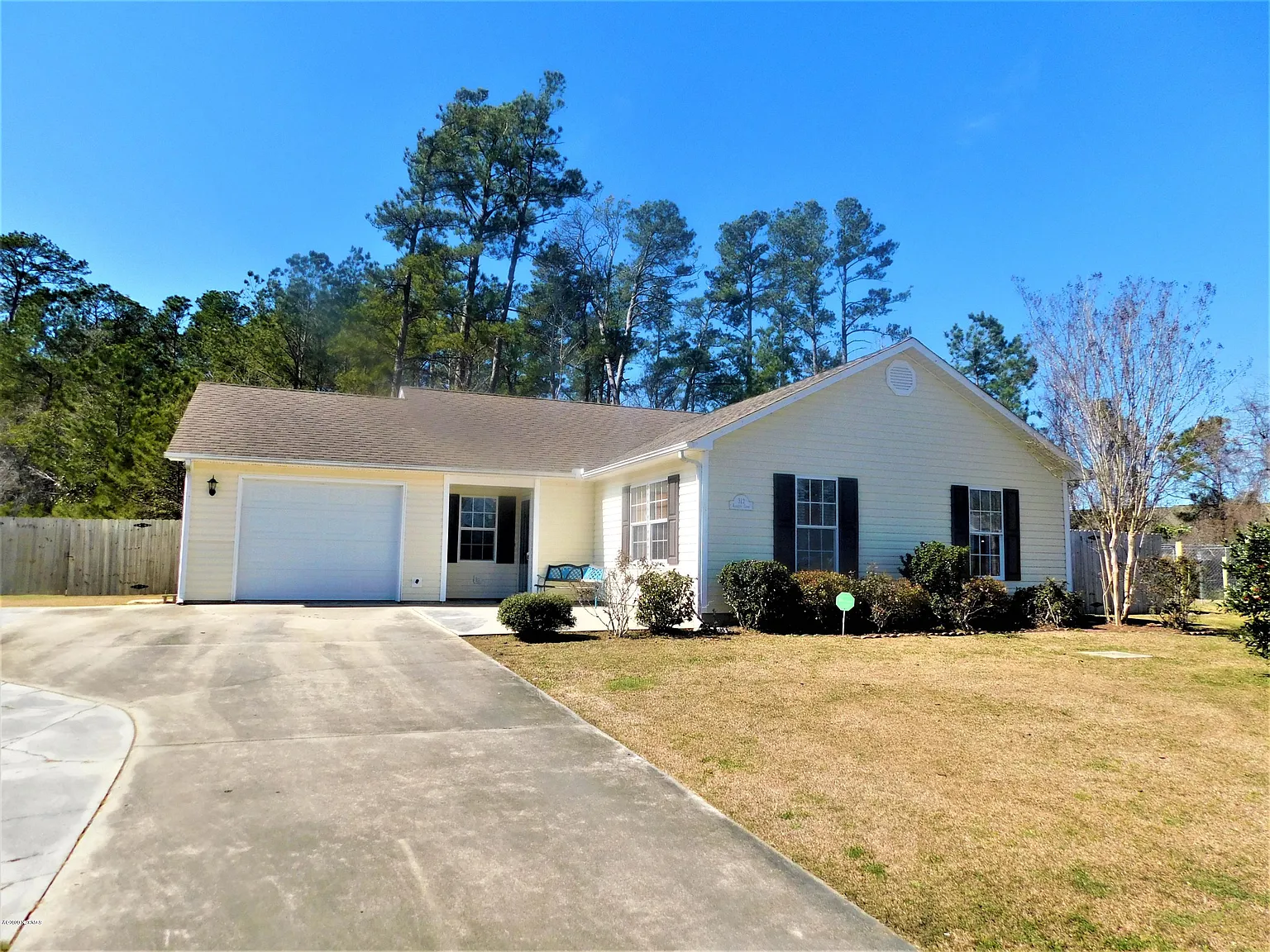 3 bed, 2.0 bath, 1395 sqft, $1,895 — Photo 1