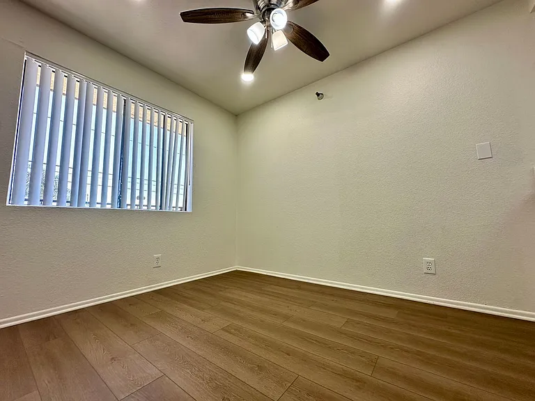 14135 Doty Ave — Photo 3