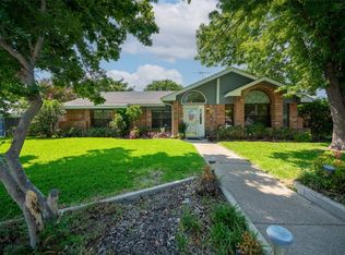 110 Country View Ln, Garland, TX