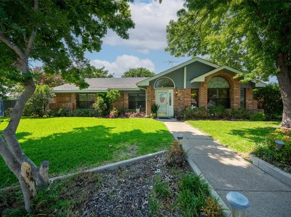 110 Country View Ln, Garland, TX 75043