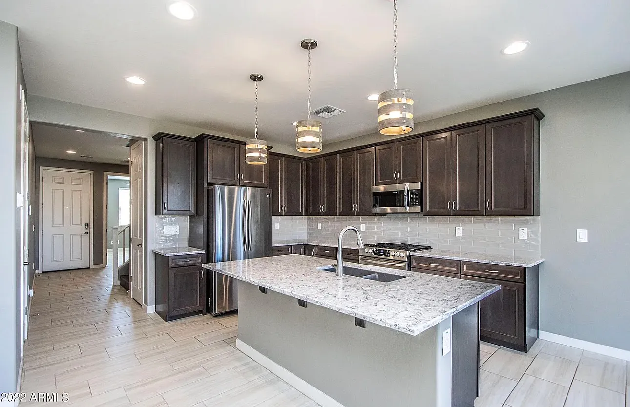 5 bed, 2632 sqft, $3,200 — Photo 4