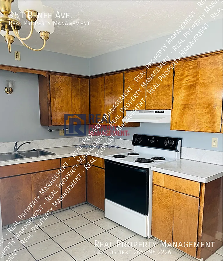 2 Bedroom 1 Bath - 1 Car Garage — Photo 3