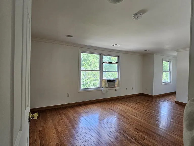 895 Madison Ave — Photo 15