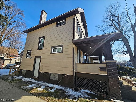 3rd image of 15301 Parkgrove Ave