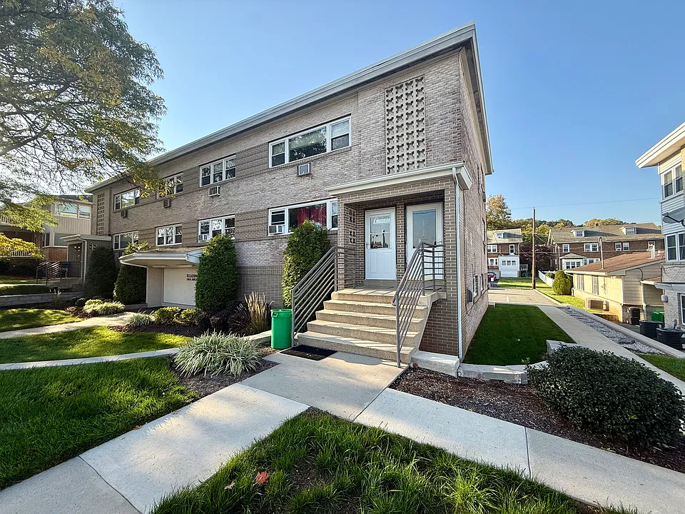 517 E Lancaster Ave #D