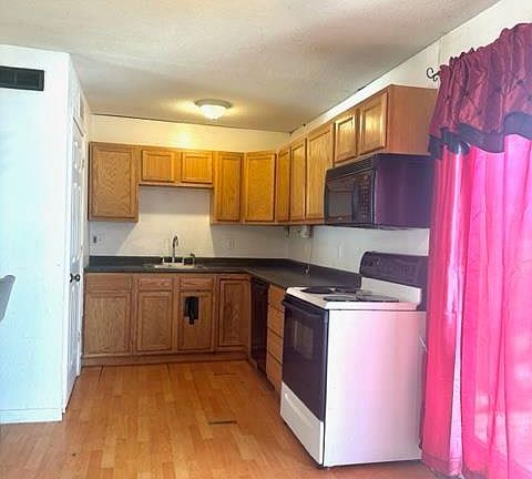 3rd image of 845 Twin Oak Dr
