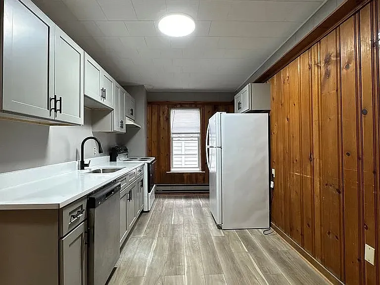 2 bed, 850 sqft, $1,550 — Photo 2