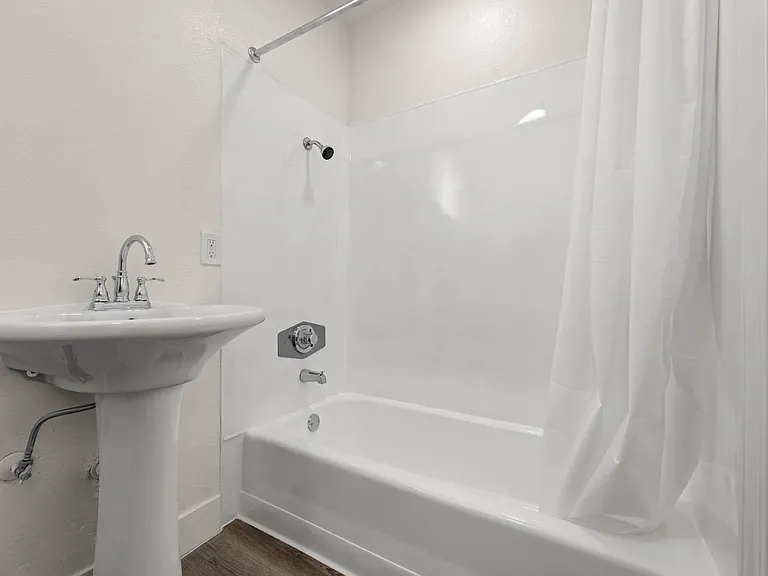 4764 Forman Ave. — Photo 7