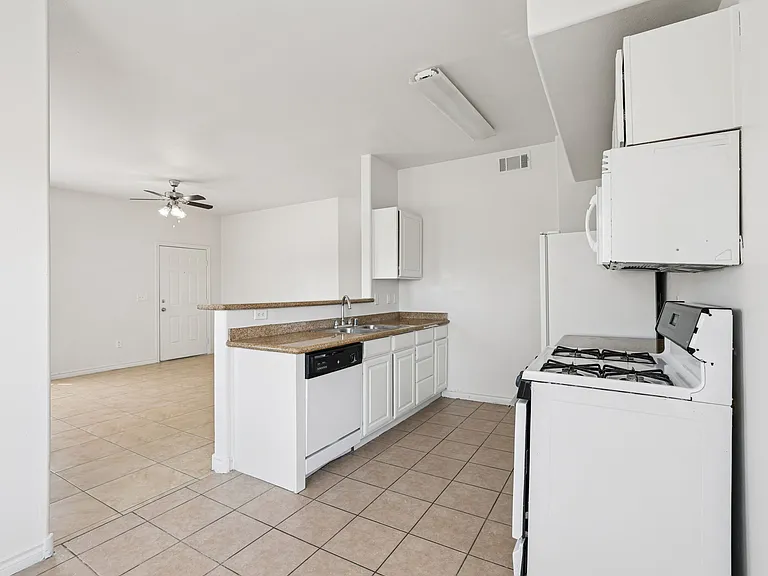 Sunrise Park Condominiums — Photo 14