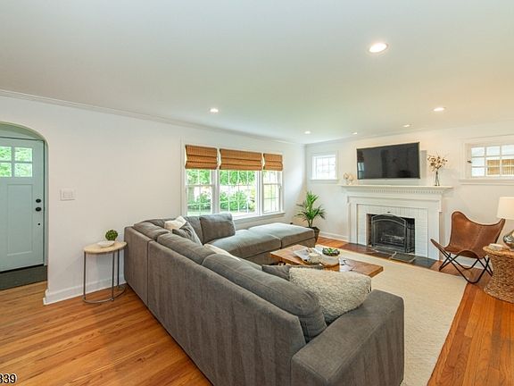 4th image of 707 Prospect St