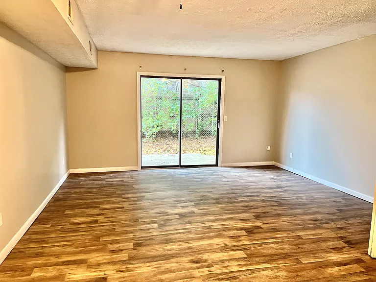 573 Delzan Pl — Photo 5