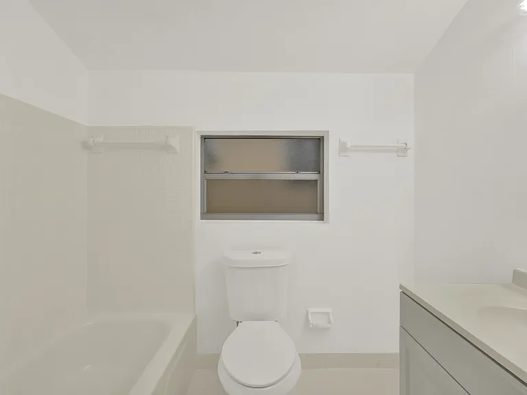 134 Salamanca Aveapt 4B — Photo 8