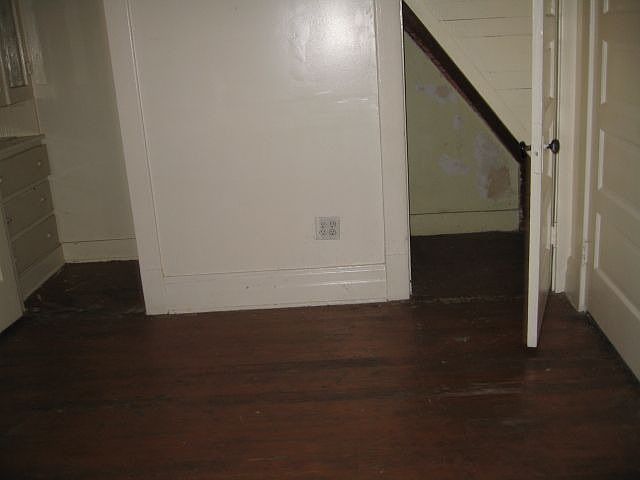 2nd image of 2823 S Hobart Blvd