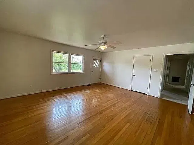 3 bed, 1350 sqft, $1,900 — Photo 3