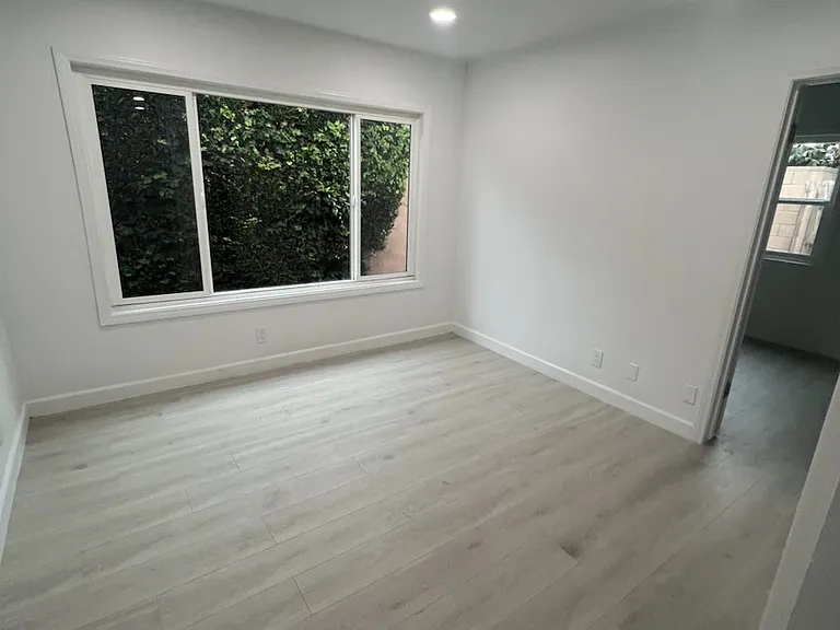 9511 Los Angeles St #3 — Photo 2