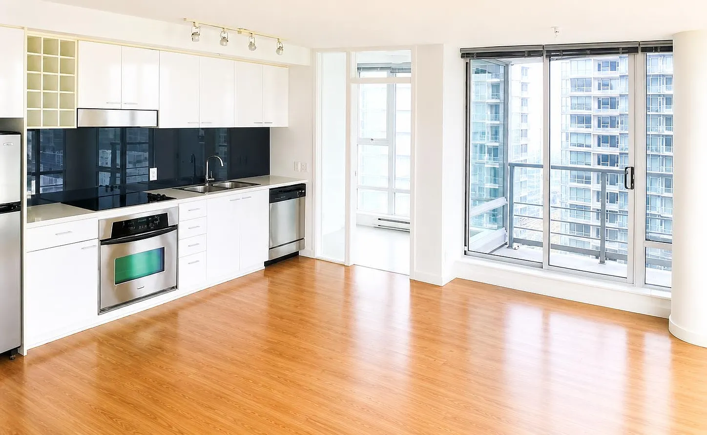 2 bed, 940 sqft, $3,980 — Photo 3