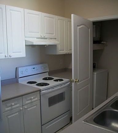 1 bedroom kitchen pic