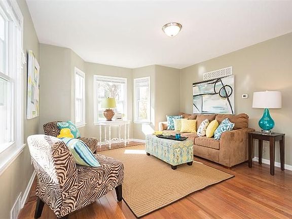 4th image of 105 Worden Ave