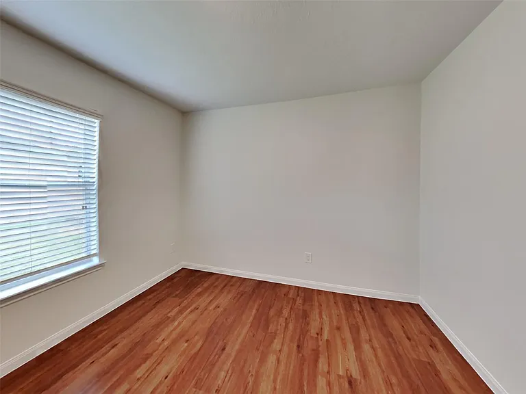 3906 Hawthorne Glen Ct — Photo 13