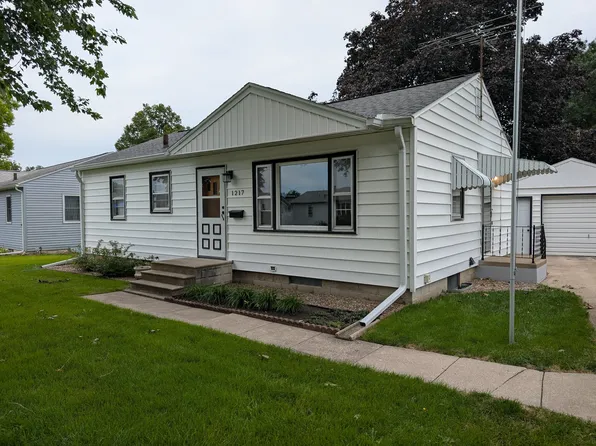 1217 Dorothy Dr, Waterloo, IA 50701