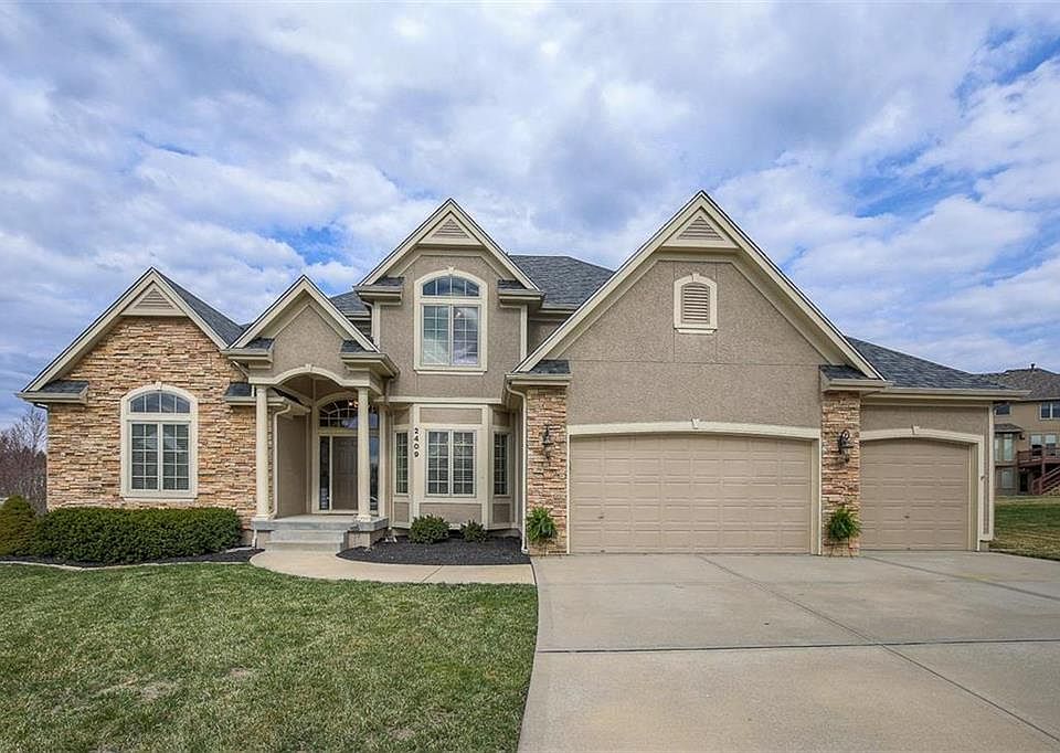 1st image of 2409 NE Willow Creek Ct