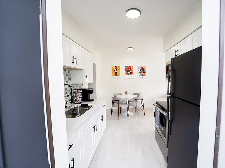 1107 E South St — Photo 10