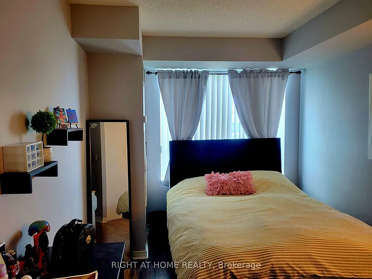 39 Oneida Cres #1121 — Photo 9