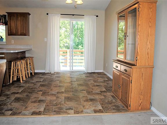 5th image of 87 Douglas Dr
