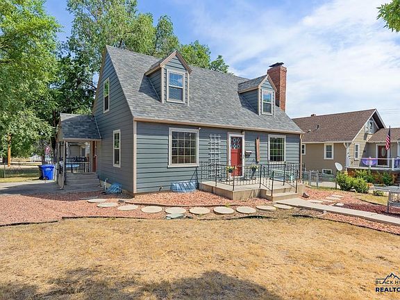 2nd image of 530 Saint Charles St
