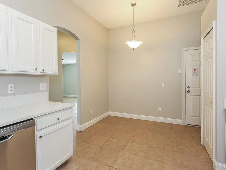 8077 Welbeck Ln — Photo 7