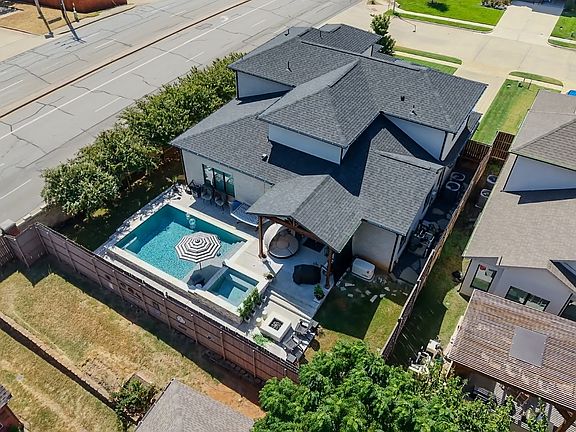2nd image of 2080 Holt Way