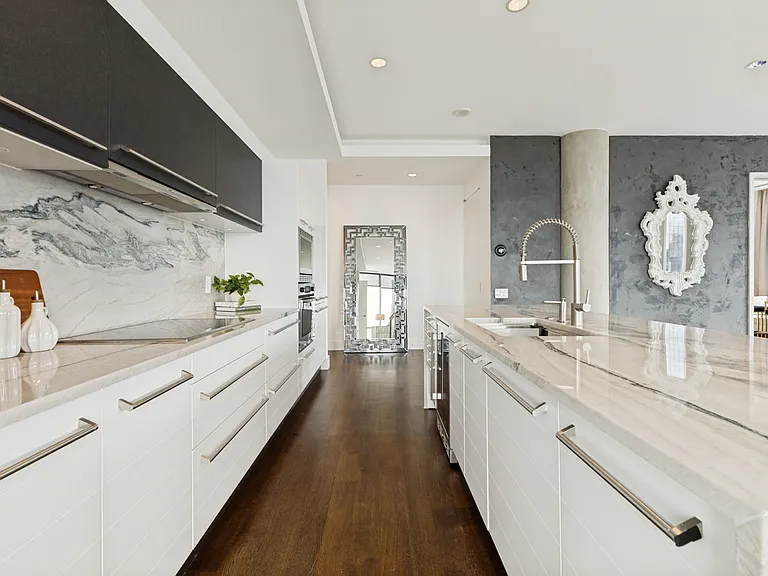 2408 Victory Park Ln #1035 — Photo 14