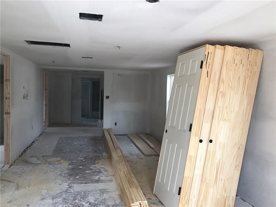 2nd image of 120 Pierce Ave