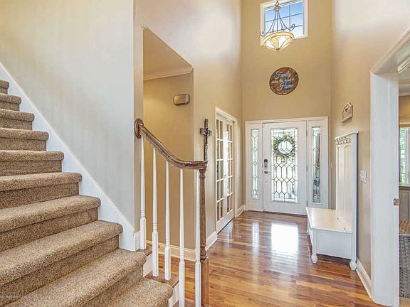 3rd image of 1580 Royal Crescent Dr