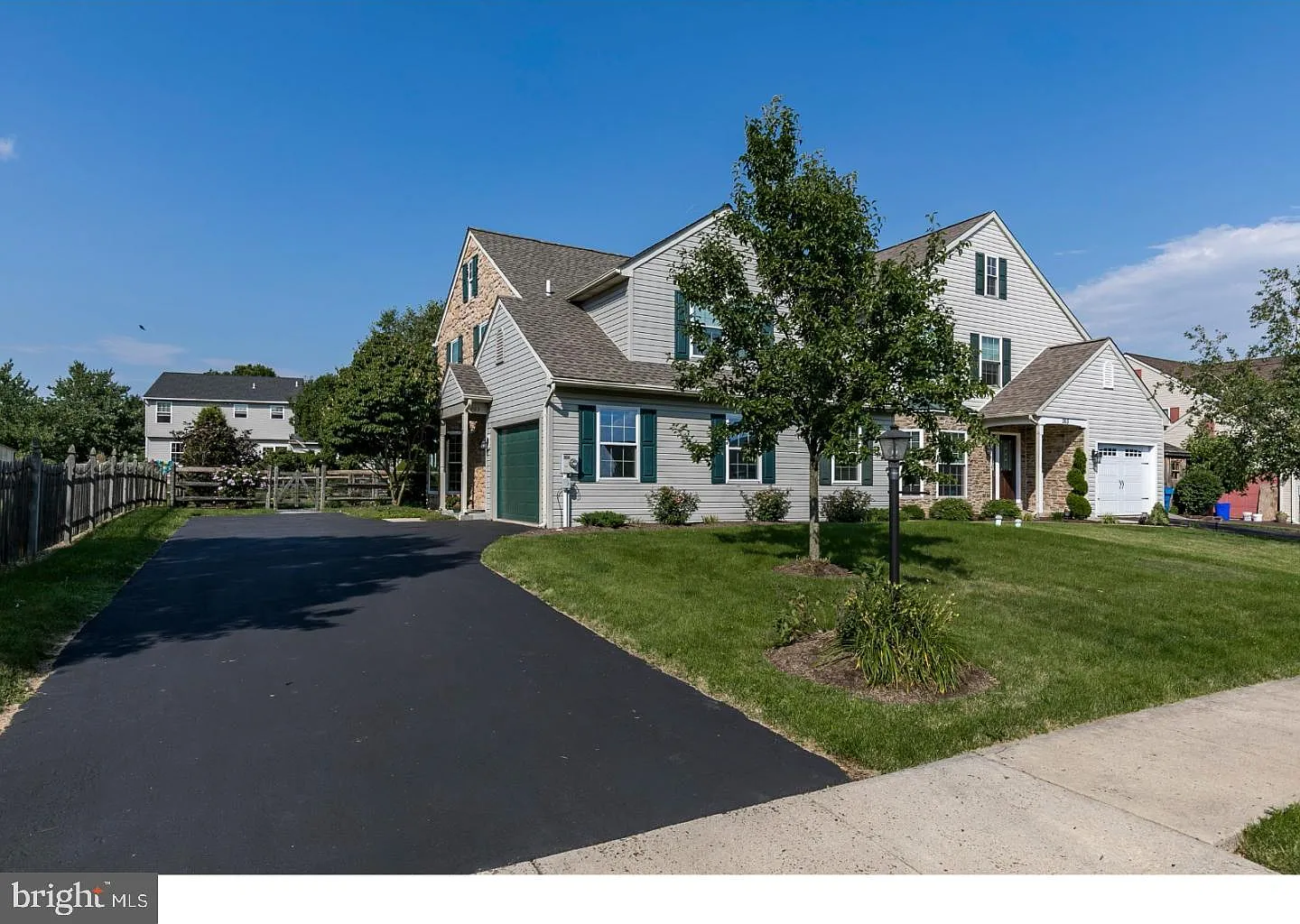 3 bed, 2.5 bath, 1614 sqft, $2,600 — Photo 2
