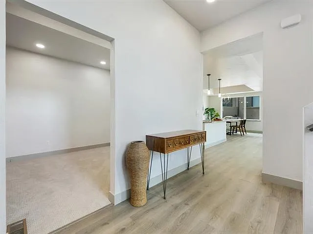 3 bed, 2493 sqft, $4,200 — Photo 2