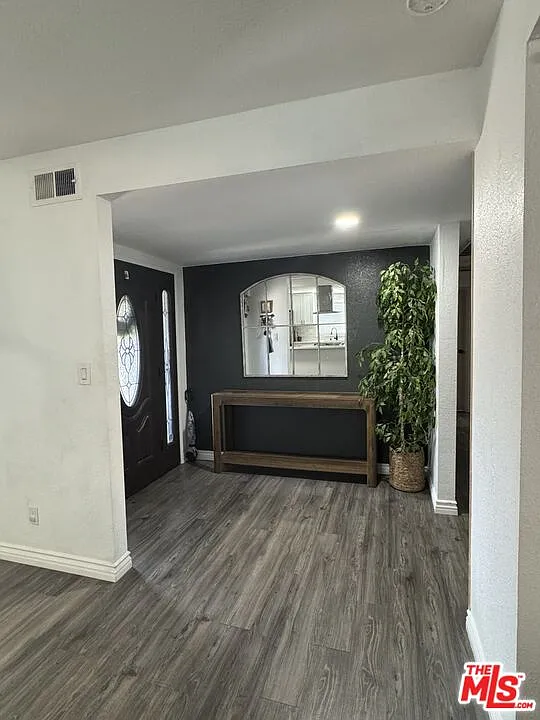 3 bed, 2.0 bath, 1724 sqft, $3,500 — Photo 4