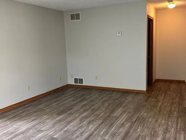 221 Coulter St — Photo 3