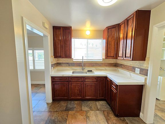 3rd image of 11417 Amboy Ave