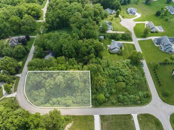 38 Maple St, Edwardsburg, MI 49112