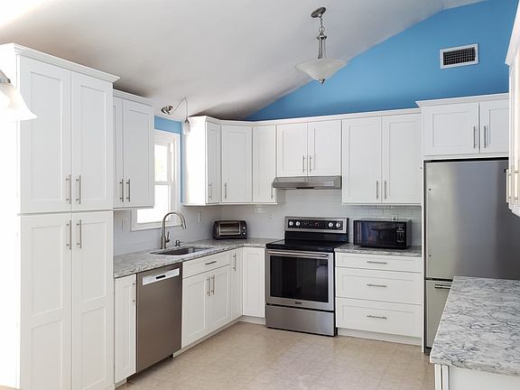5th image of 55 Snells Ct